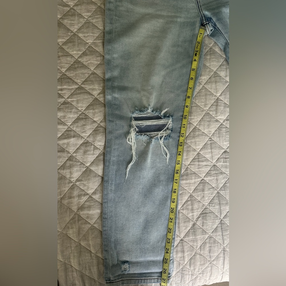 DAZE relaxed straight leg, light wash, distressed denim jeans, size 29 - Picture 7 of 8